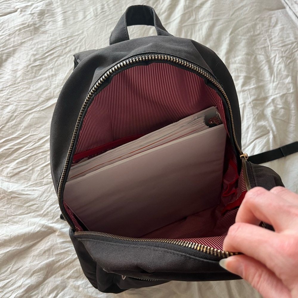 ❗️SOLD❗️Herschel large backpack - Picture 5 of 9